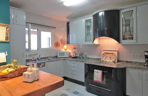 Bell Horizo House | Stunning private villa for 10 people with private pool, WIFI, A/C, TV and patio