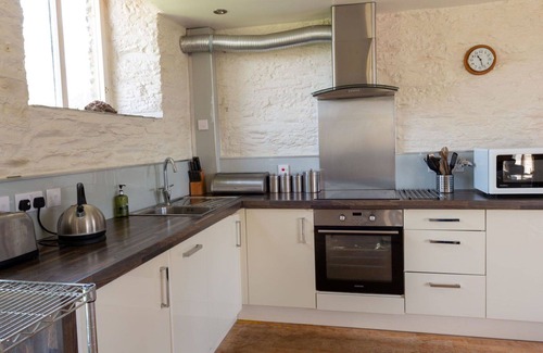 Morwellham Villa | Stunning private villa for 4 guests with WIFI, TV, terrace, pets allowed and panoramic view