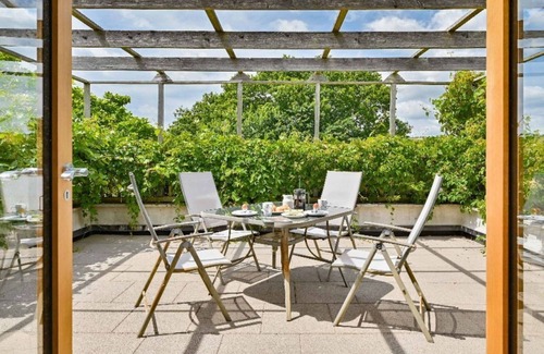 Morwellham Villa | Stunning private villa for 4 guests with WIFI, TV, terrace, pets allowed and panoramic view