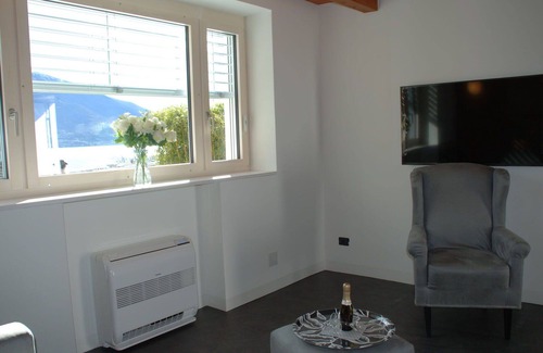 Minusio House | Stunning private villa for 4 people with A/C, WIFI, TV, patio, pets allowed and panoramic view