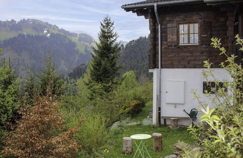 Moleson House | Stunning private villa for 5 guests with WIFI, TV, terrace, pets allowed and panoramic view