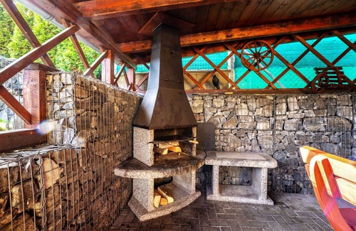 Jilove House | Stunning private villa for 18 guests with WIFI, hot tub, private pool, TV and patio