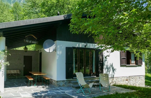 Olivone House | Stunning private villa for 6 people with WIFI, TV, patio and pets allowed