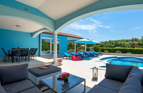 Rogocana House | Stunning private villa for 8 guests with WIFI, A/C, private pool, TV and patio
