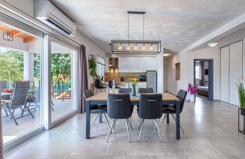 Krizanci House | Stunning private villa for 6 people with private pool, A/C, WIFI, TV, terrace and parking