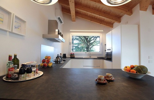 Teolo Villa | Stunning private villa for 8 guests with hot tub, A/C, WIFI, private pool and patio, close to Pa.