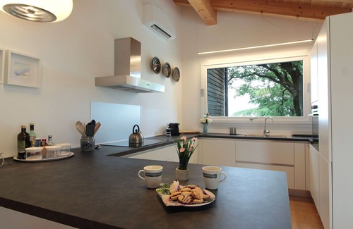 Teolo Villa | Stunning private villa for 8 guests with hot tub, A/C, WIFI, private pool and patio, close to Pa.