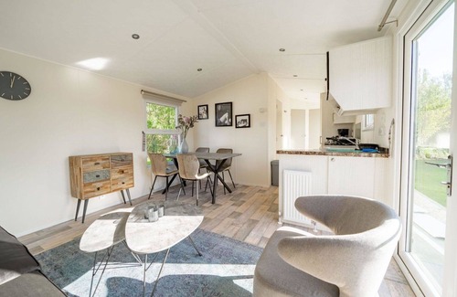 Linden House | Stunning private villa for 4 people with WIFI, TV and terrace