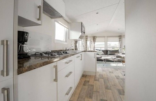 Linden House | Stunning private villa for 4 people with WIFI, TV and terrace