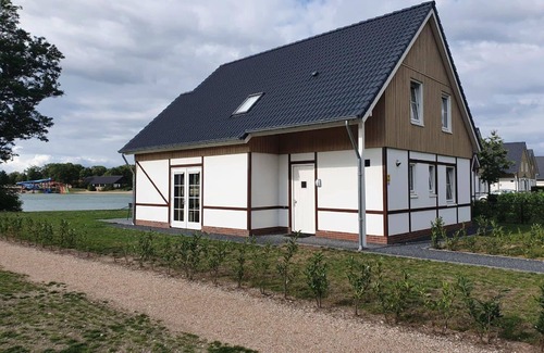 Susteren House | Stunning private villa for 12 people with pool, WIFI, TV and terrace