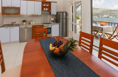 Okrug Donji House | Stunning private villa for 10 guests with private pool, A/C, WIFI, TV and terrace