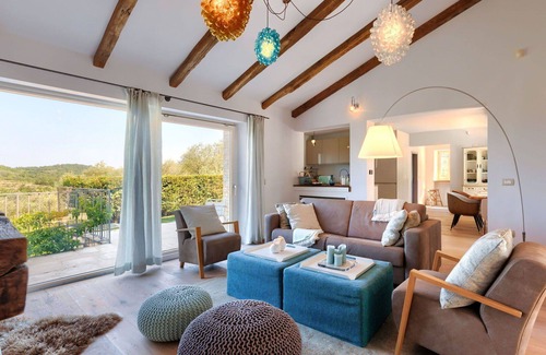 Momjan House | Stunning private villa for 4 people with private pool, A/C, WIFI, TV and patio