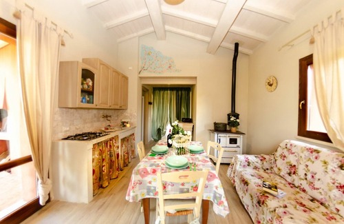 Lari Villa | Stunning private villa for 4 guests with WIFI, A/C, private pool and pets allowed