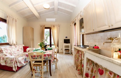 Lari Villa | Stunning private villa for 4 guests with WIFI, A/C, private pool and pets allowed