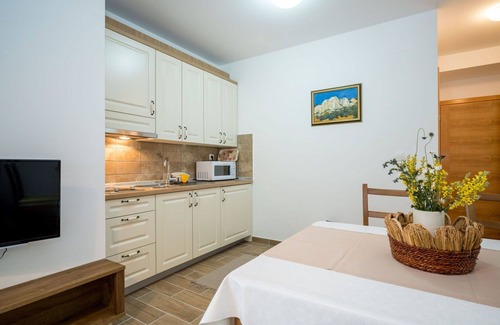 Senj House | Stunning private villa for 12 people with WIFI, private pool, TV, terrace and pets allowed