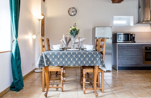 Commes House | Stunning private villa for 2 guests with WIFI, TV, terrace and pets allowed