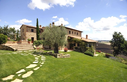 Pienza House | Stunning Refurbished Farmhouse With All Luxury Amenities & Staff Included