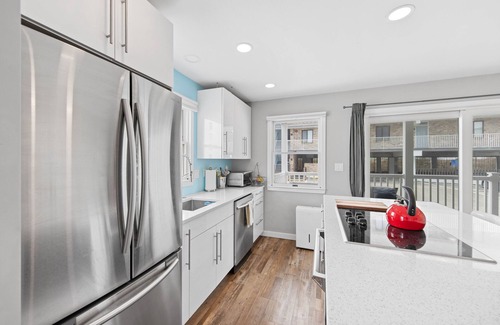 Ocean City House | ⭐️Stunning Renovated Large Balcony 20 Steps to Beach⭐️