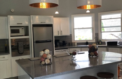 Porters Villa | Stunning & spacious 3 bed villa, Own pool, housekeeper, 3 Min walk to beach.