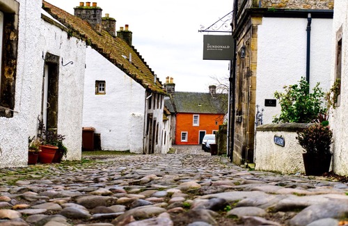 Airth Apartment | Stunning spacious apt in culross