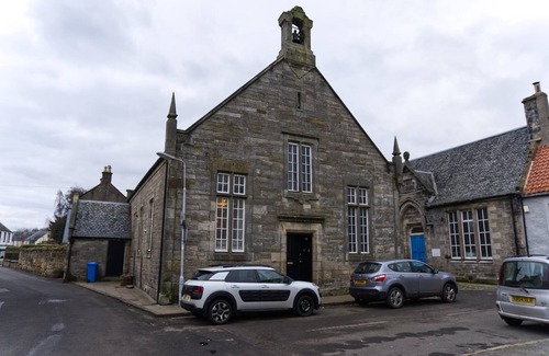 Airth Apartment | Stunning spacious apt in culross