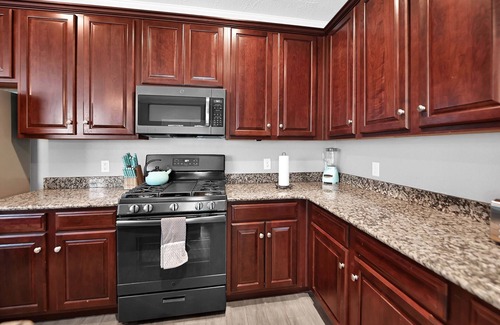 Spring House | Stunning & Spacious home, 8 beds, PS4, Karaoke and lots more!