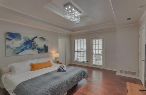 Lake Highlands House | Stunning Spacious Home with Pool and BBQ