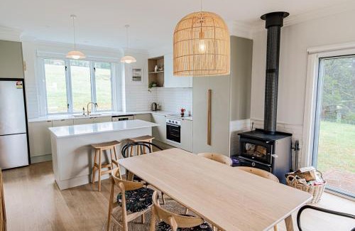 Beech Forest House | Stunning Top of the Otways Views 3-4 Bedroom House