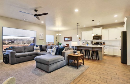 Hurricane House | Stunning Townhome in Zion Village with private hot tub and lazy river