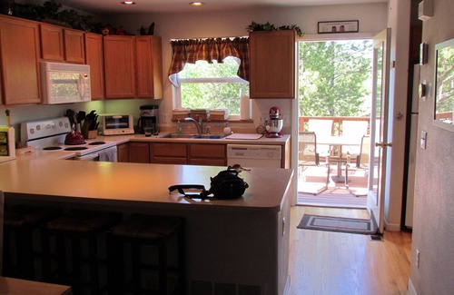 Wildernest House | Stunning Townhome with mountain views, Ideal all season location