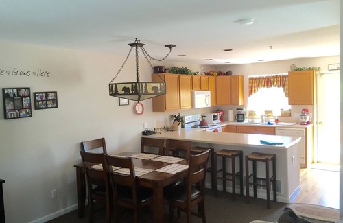 Wildernest House | Stunning Townhome with mountain views, Ideal all season location