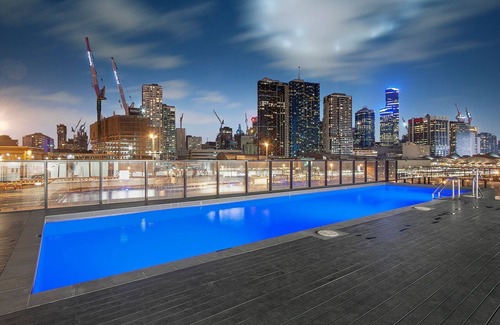 Docklands Apartment | Stunning View 2B APT Free Parking in Dockland