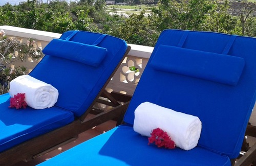 Nettle Bay Villa | Stunning View of Ocean & Lagoon from Pool, 3 Min Walk to Baie Rouge, Cottage