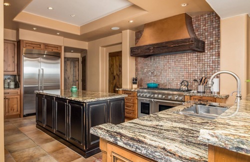 Carefree House | Stunning Views and Pickleball, Tennis and Putting Greens by The Boulders!