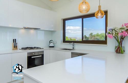 Carrickalinga House | Stunning Views & Renovated Beach Chic