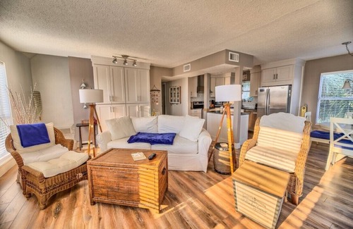 Inlet Beach Cottage | Stunning Views Seconds from Sand (Not a Private Pool)