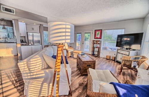 Inlet Beach Cottage | Stunning Views Seconds from Sand (Not a Private Pool)