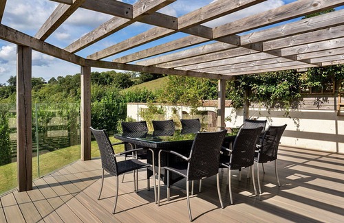 Newton Saint Cyres House | Stunning villa for 10 guests with WIFI, terrace and pets allowed