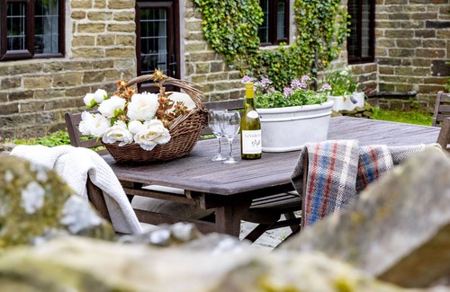 Bury House | Stunning villa for 2 guests with WIFI, TV and pets allowed