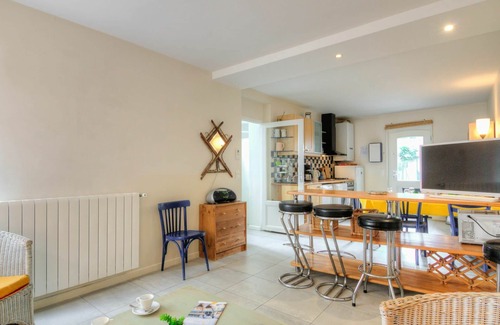 Saint-Igneuc House | Stunning villa for 5 guests with WIFI, TV, terrace and pets allowed