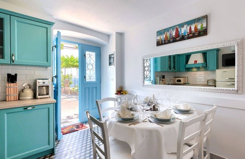 Koromacno House | Stunning villa for 5 people with WIFI, hot tub, A/C, TV, terrace and pets allowed