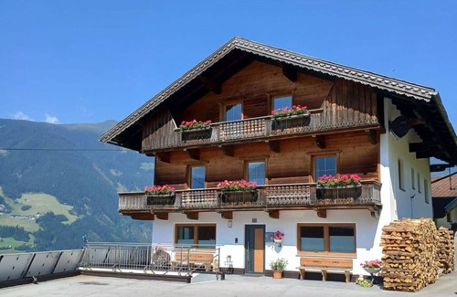 Hainzenberg Villa | Stunning villa for 7 people with WIFI, TV and balcony