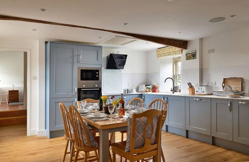 Llandrillo House | Stunning villa for 6 guests with hot tub, WIFI, TV and terrace