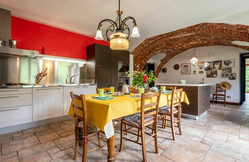 Cortazzone House | Stunning villa for 8 people with private pool, TV, patio, pets allowed and panoramic view