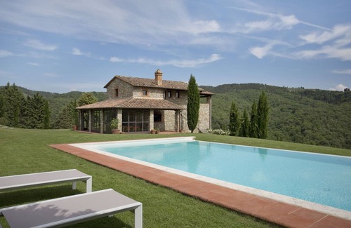 Gaiole in Chianti Villa | Stunning villa for 16 people with A/C, private pool, WIFI, TV, patio and panoramic view