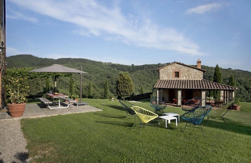 Gaiole in Chianti Villa | Stunning villa for 16 people with A/C, private pool, WIFI, TV, patio and panoramic view