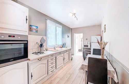 Saint-Christoly-Medoc House | Stunning villa for 5 people with WIFI, TV, terrace and pets allowed