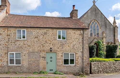 Batcombe House | Stunning villa for 5 guests with WIFI and pets allowed