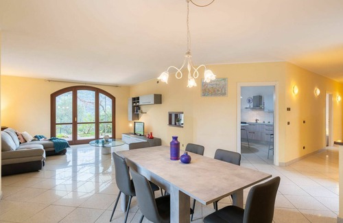 Cisano sul Neva House | Stunning villa for 6 people with WIFI, hot tub, A/C, TV, patio, pets allowed and panoramic view