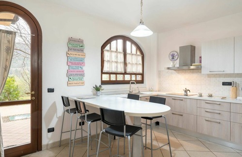 Cisano sul Neva House | Stunning villa for 6 people with WIFI, hot tub, A/C, TV, patio, pets allowed and panoramic view